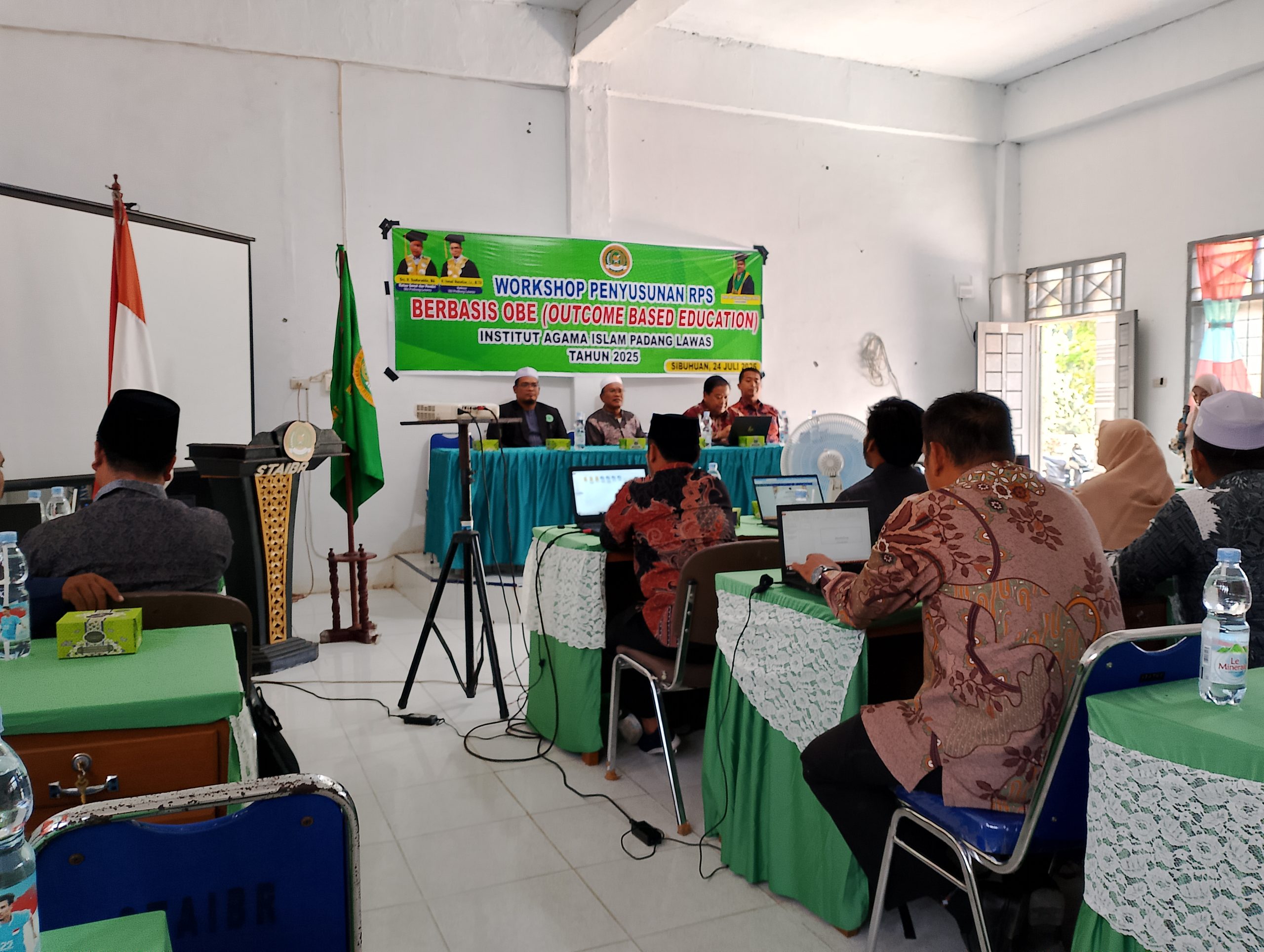Prof. Dr. Candra Wijaya, M.Pd Guru Besar UIN-SU Menjadi Narasumber pada Workshop Penyusunan RPS Berbasis OBE